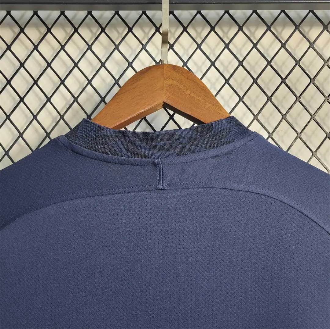 2022 France home 19