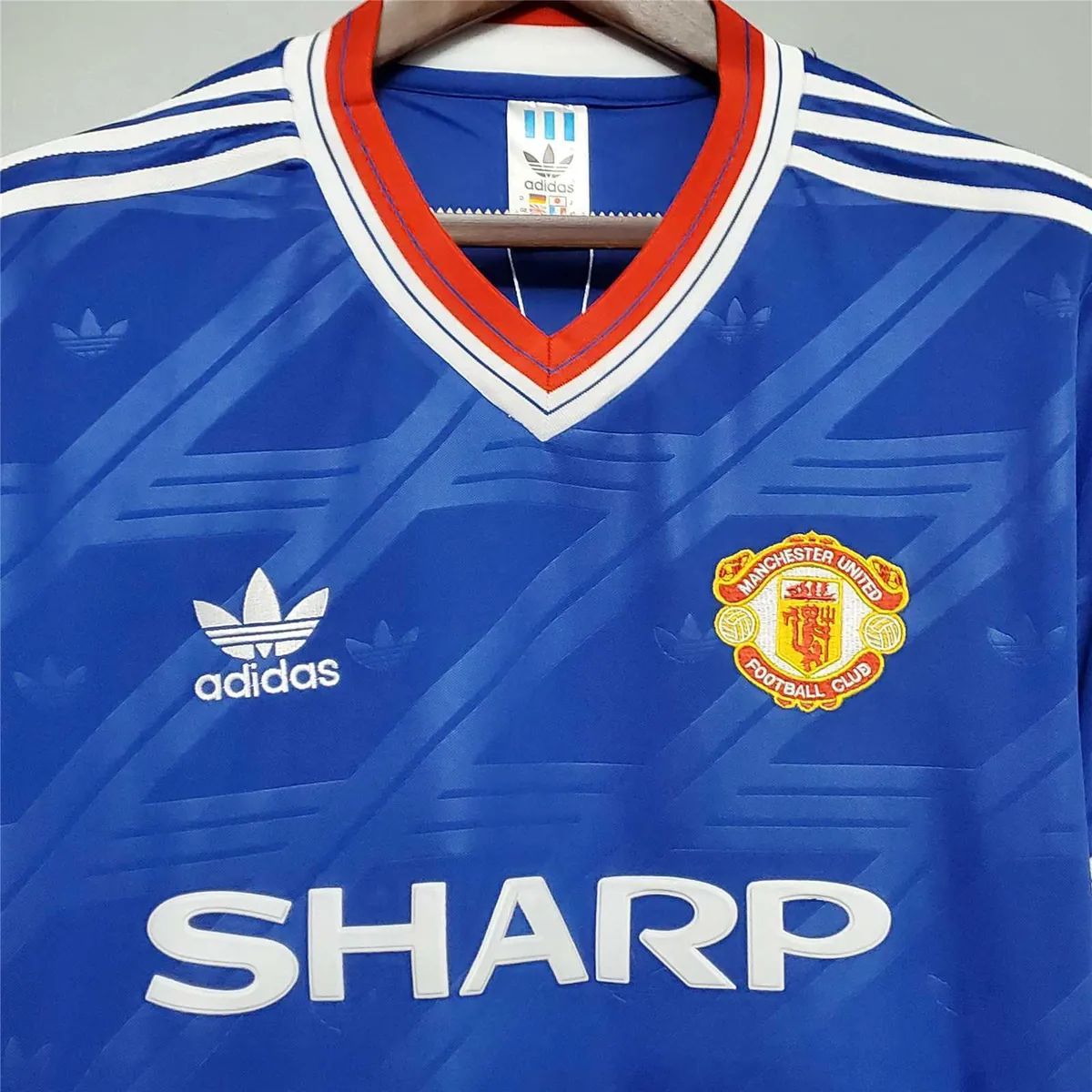 86-88 Manchester United away 1