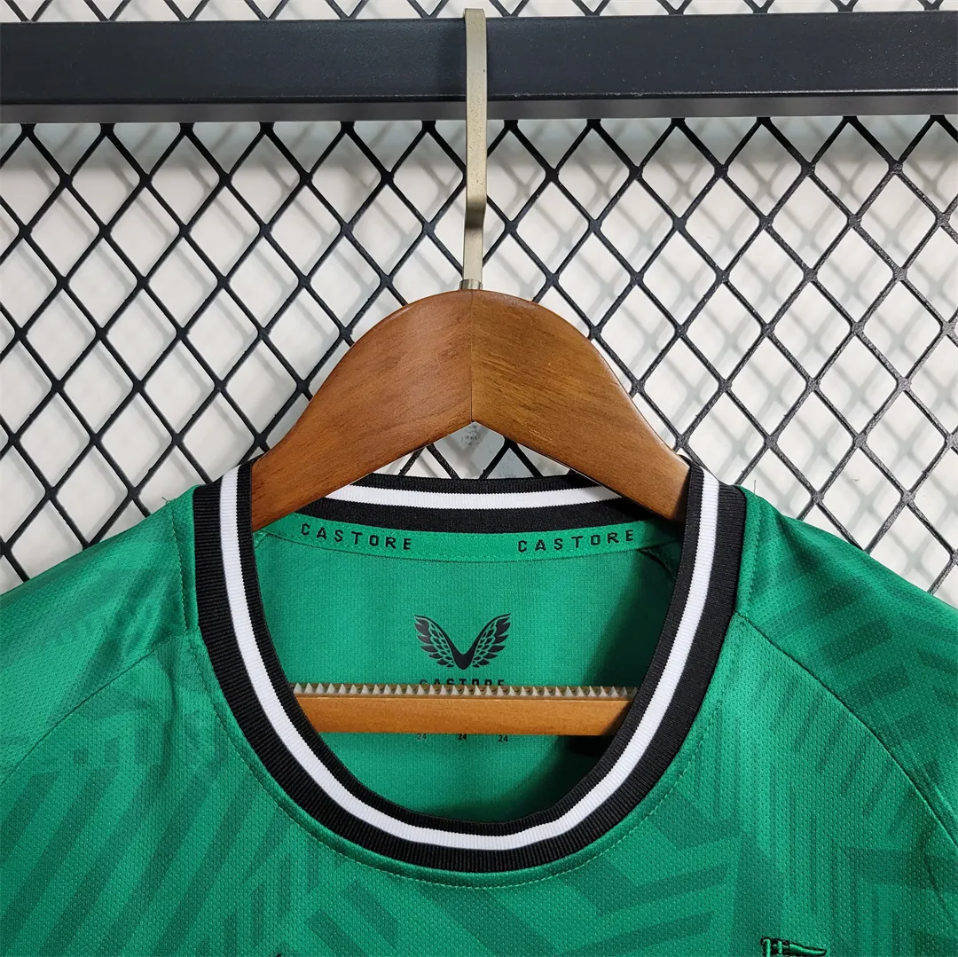 23-24 kids Newcastle away size 16-28 4