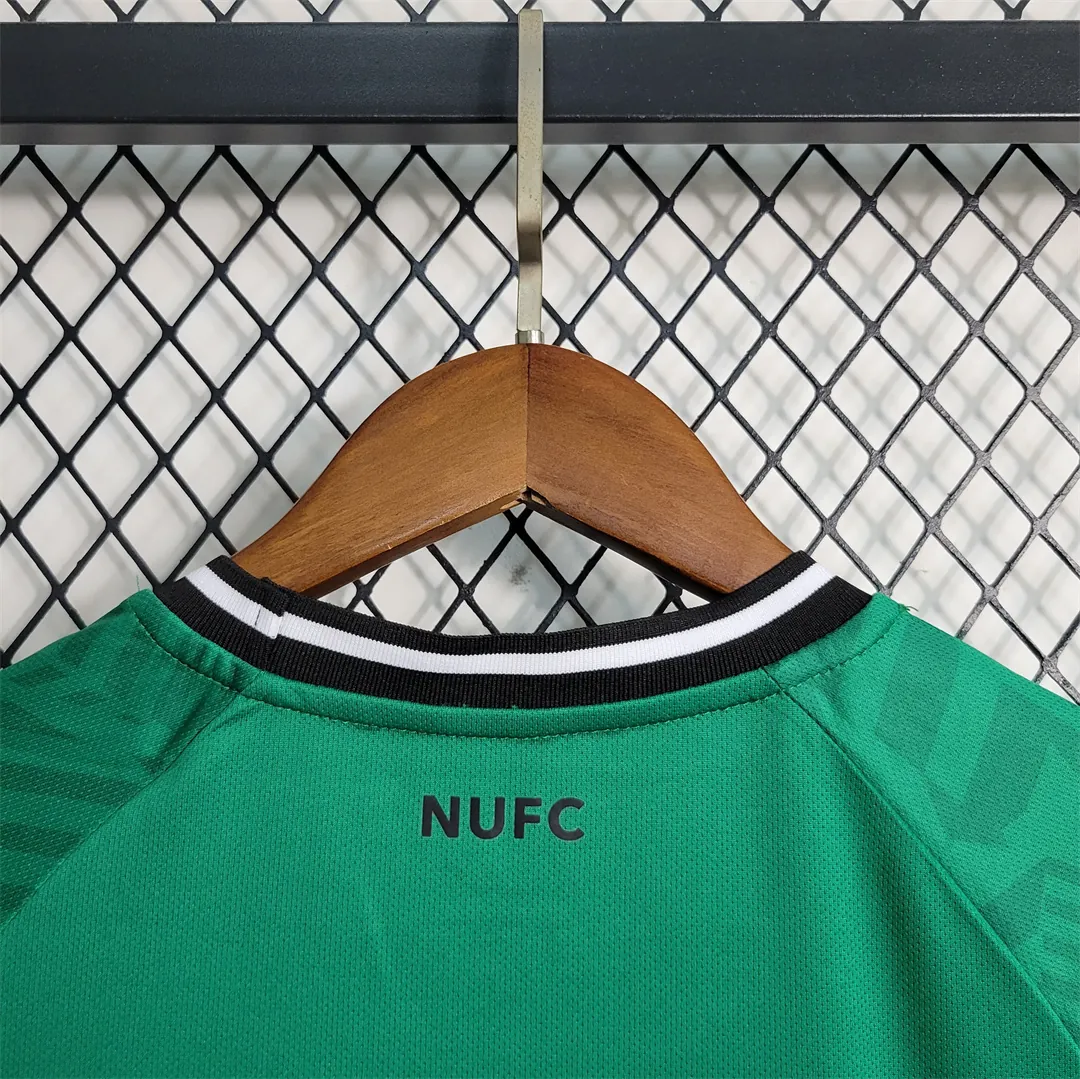 23-24 kids Newcastle away size 16-28 3