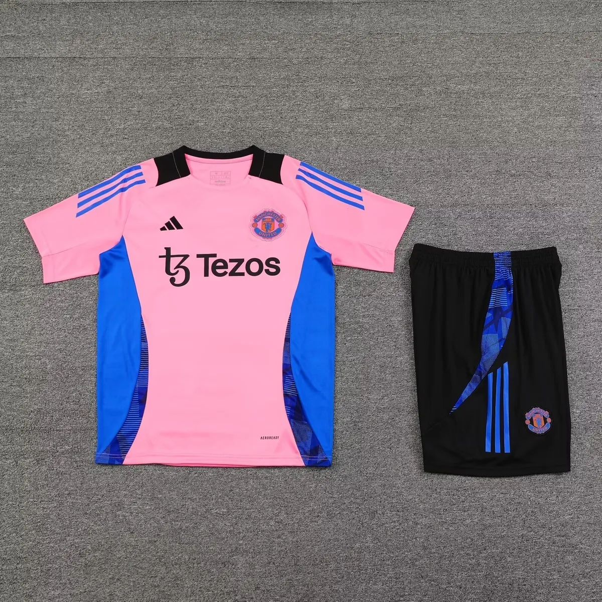 24-25 Manchester United Training Soccer Jerseys Football Shirts 2