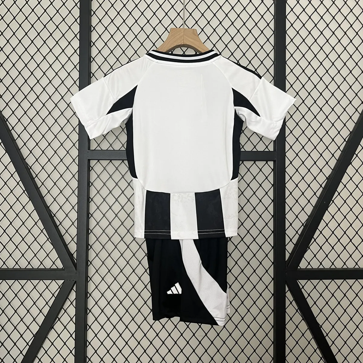 24-25 Juventus Home Kid Kits Youth Apparels AAAAJersey Wholesale Yupoo SIZE：16-28 2