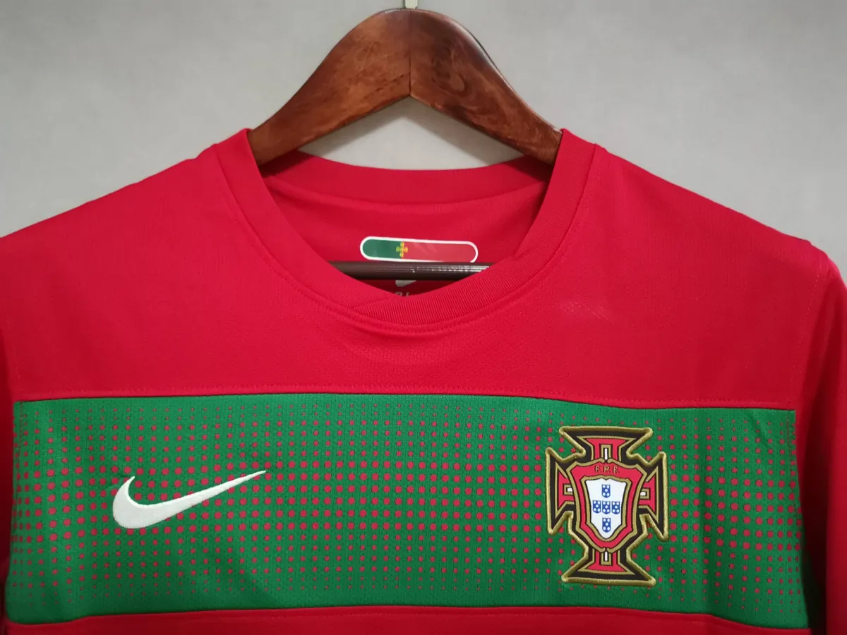 2010 Portugal home red 4