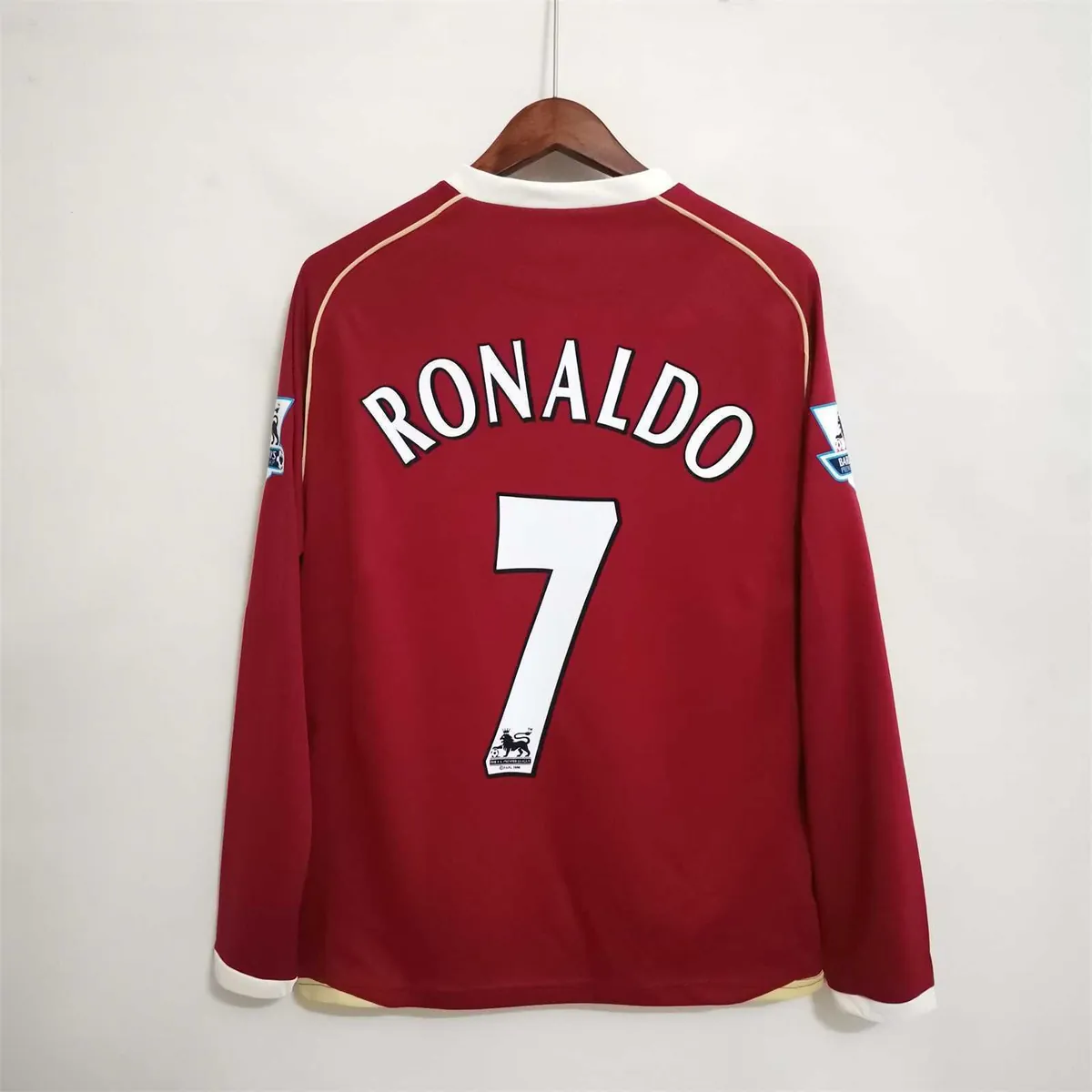 06-07 Manchester United home long sleeve 6