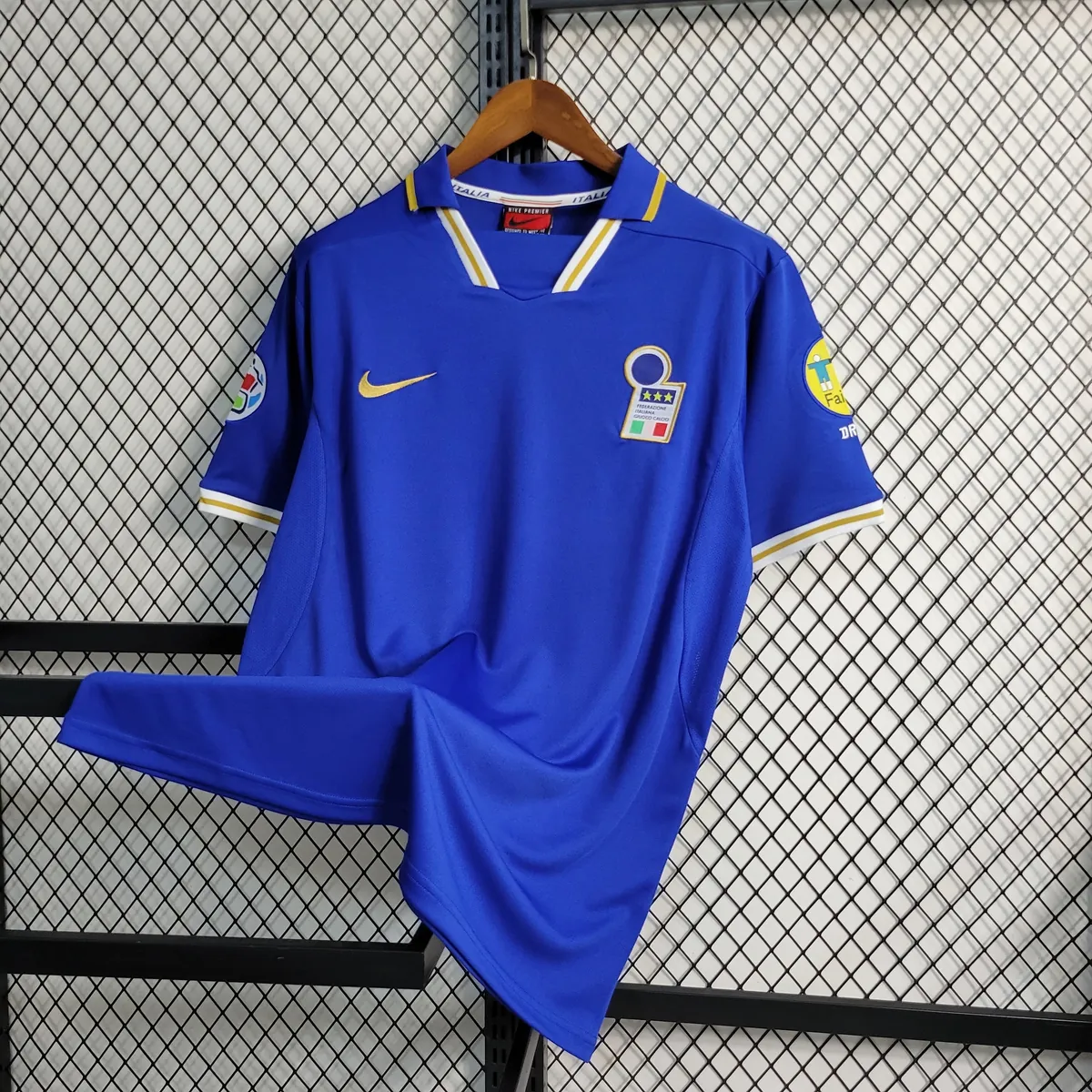 1996 Italy home 3