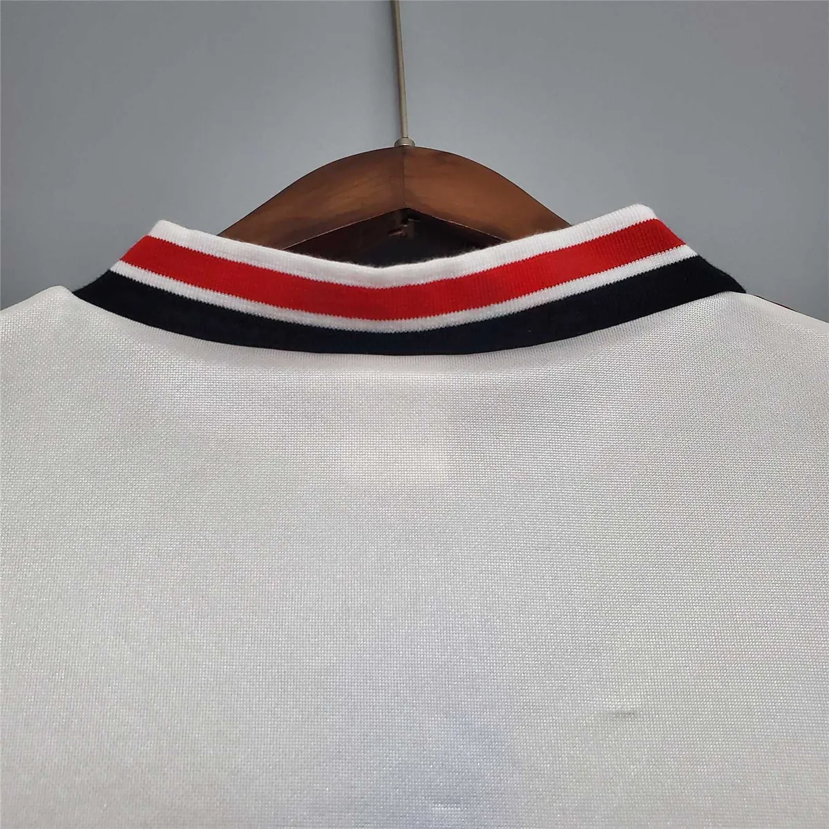 85-86 Manchester United away 3