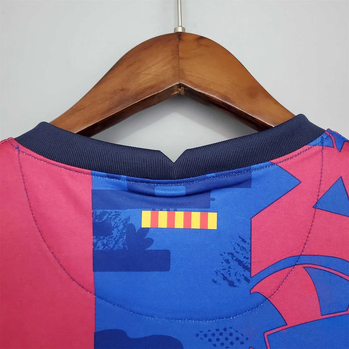 21-22 Barcelona third away 16