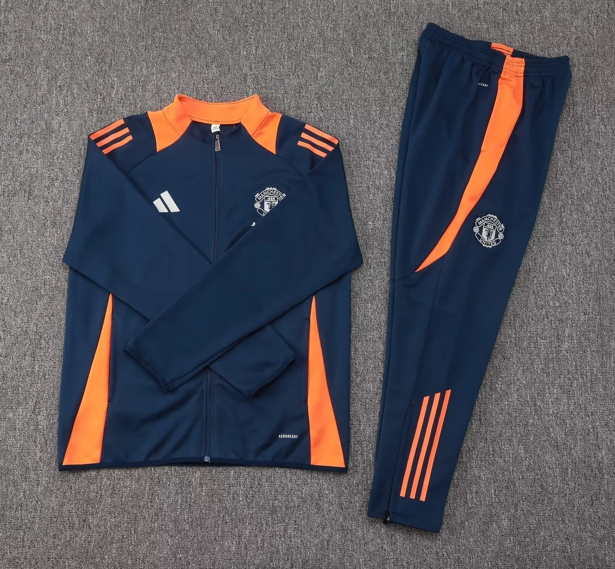 24-25 Manchester United Jackets Football Shirts 1