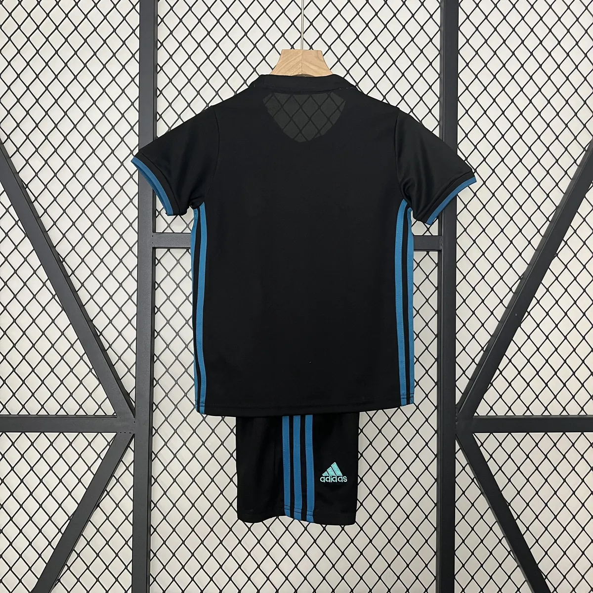 17-18 Real Madrid Away Retro Kid Kits Youth Apparels AAAAJersey Wholesale Yupoo 4