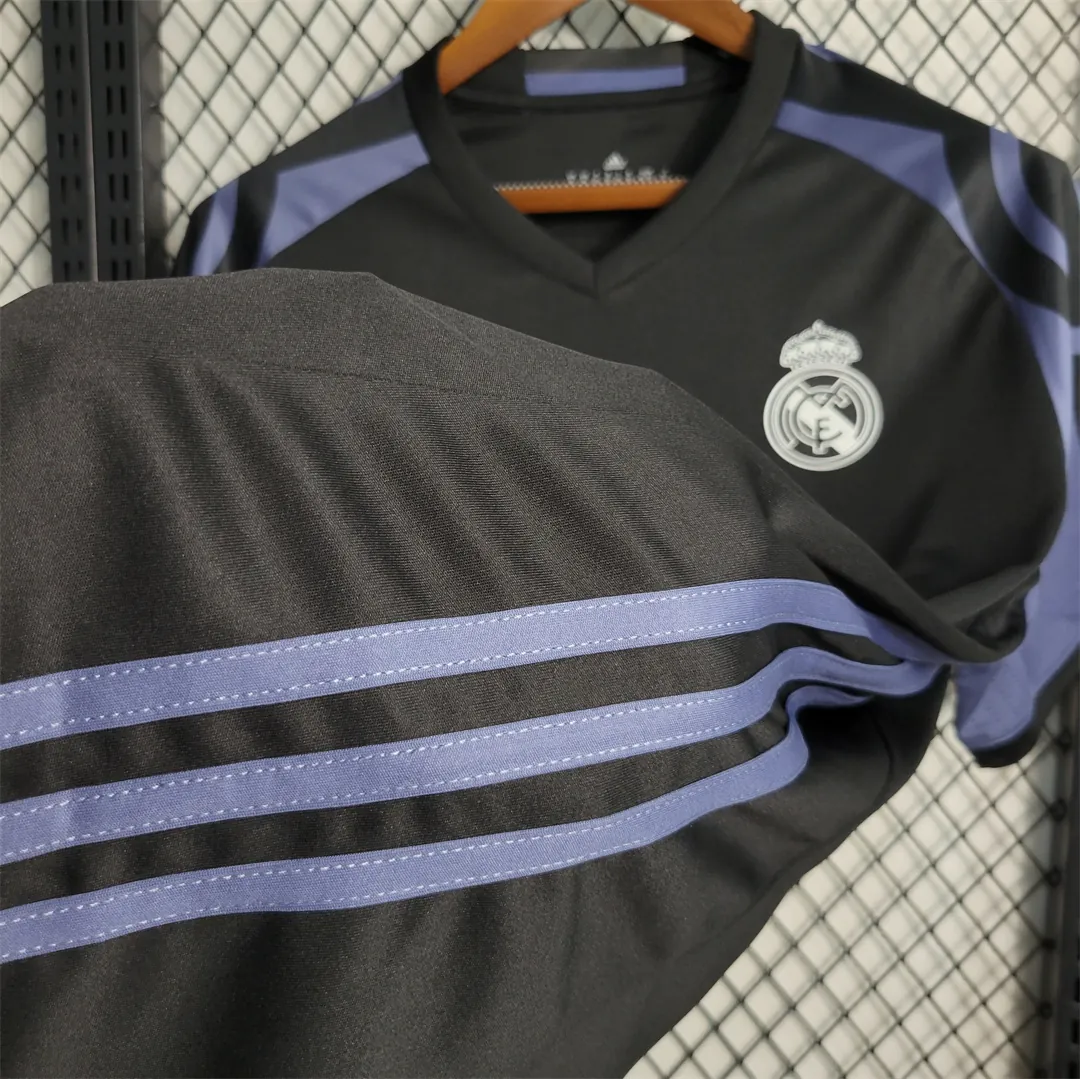 16-17 Real Madrid third away 5