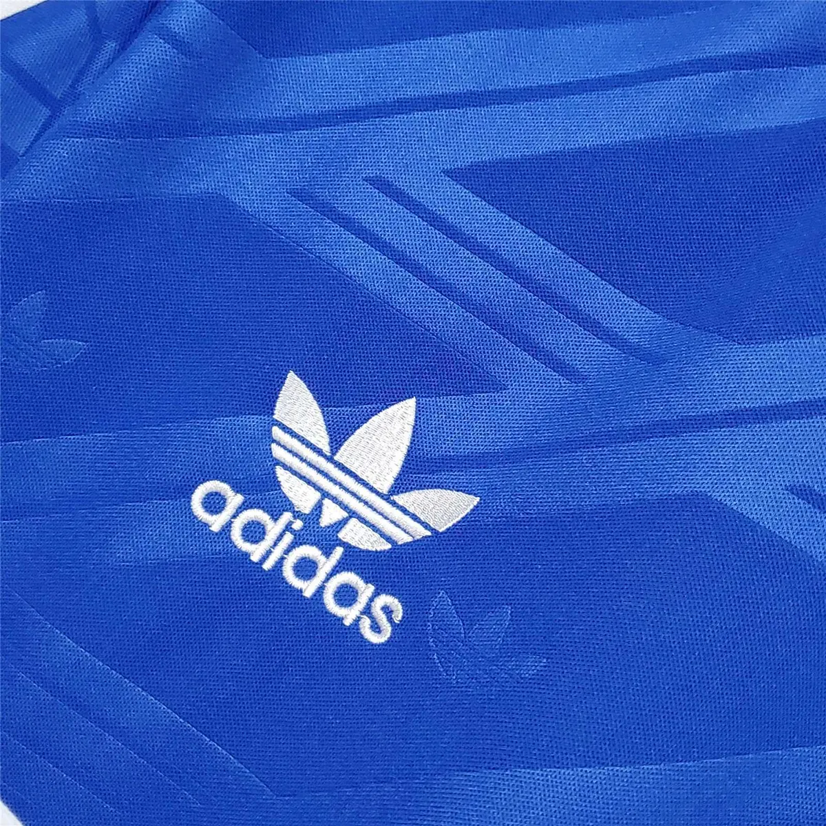 86-88 Manchester United away 4