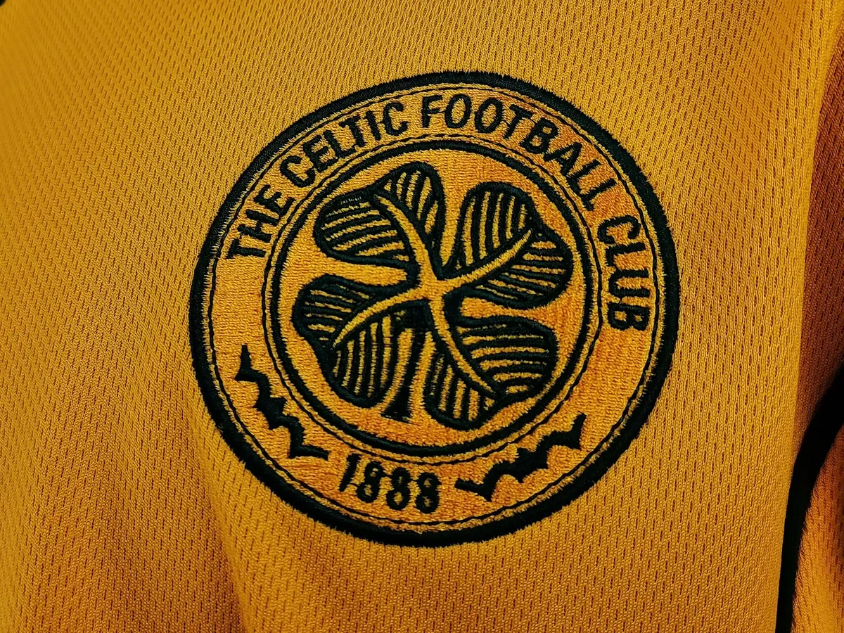 01-02 Celtic away 5