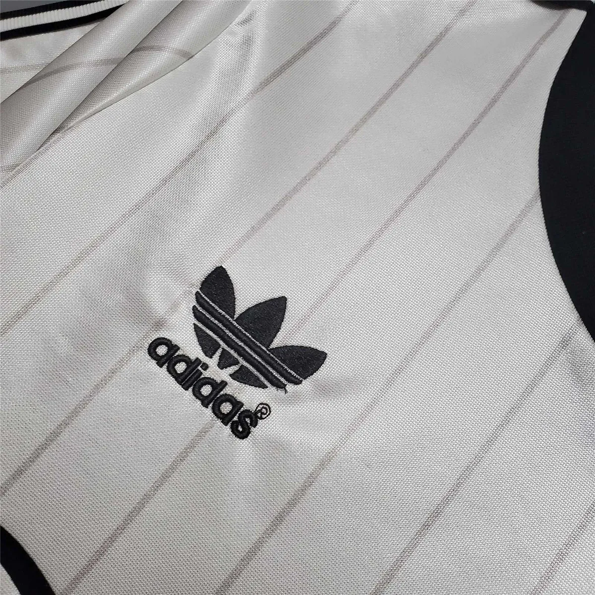 82-83 Manchester United away 2