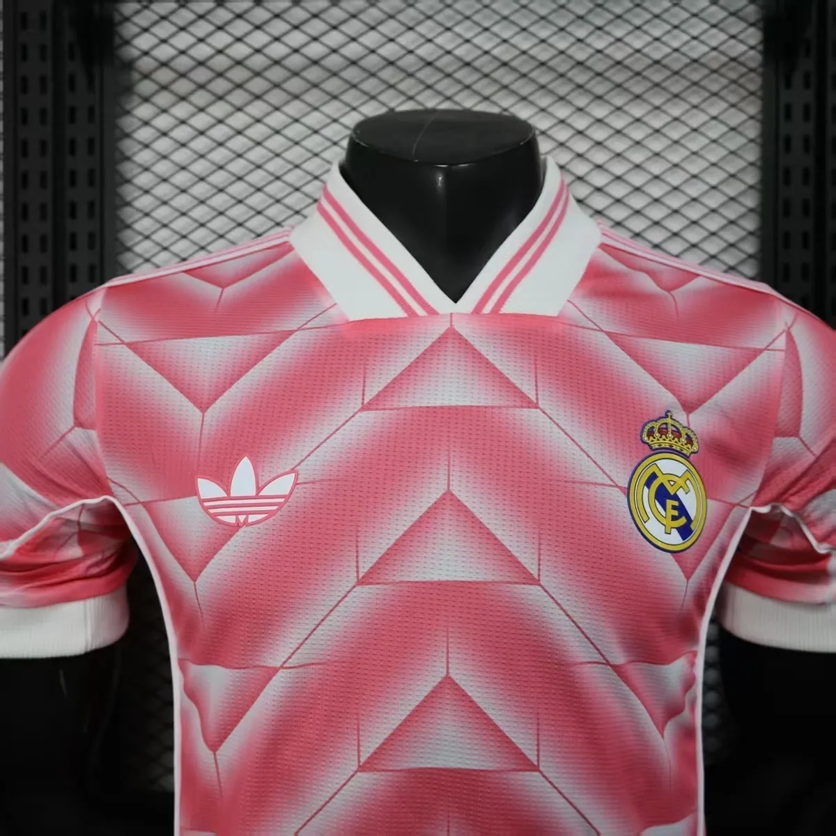 25-26 Real Madrid Pink Special Edition Football Shirt AAAAJersey Wholesale Yupoo 5