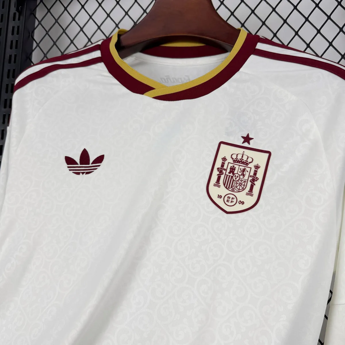 World Cup 2026 Spain Mens Away Kit Football Long Sleeve T-Shirt AAAAJersey Supply Yupoo 5 4