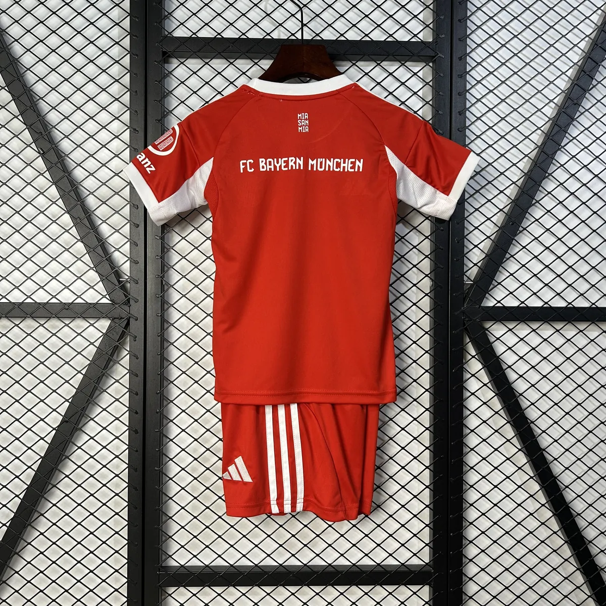 25-26 Bayern Home Kid Kits Soccer AAAAJersey Yupoo 1