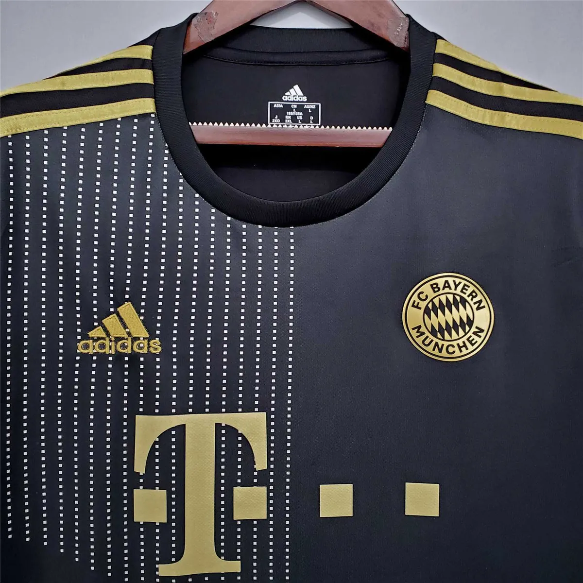 21-22 Bayern Munich away 8