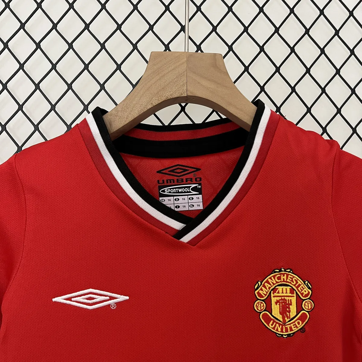 00-01 Manchester United Home Retro Kid Kits Youth Apparels AAAAJersey Wholesale Yupoo 4