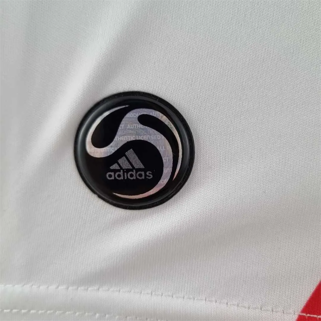 09-10 River Plate home 1