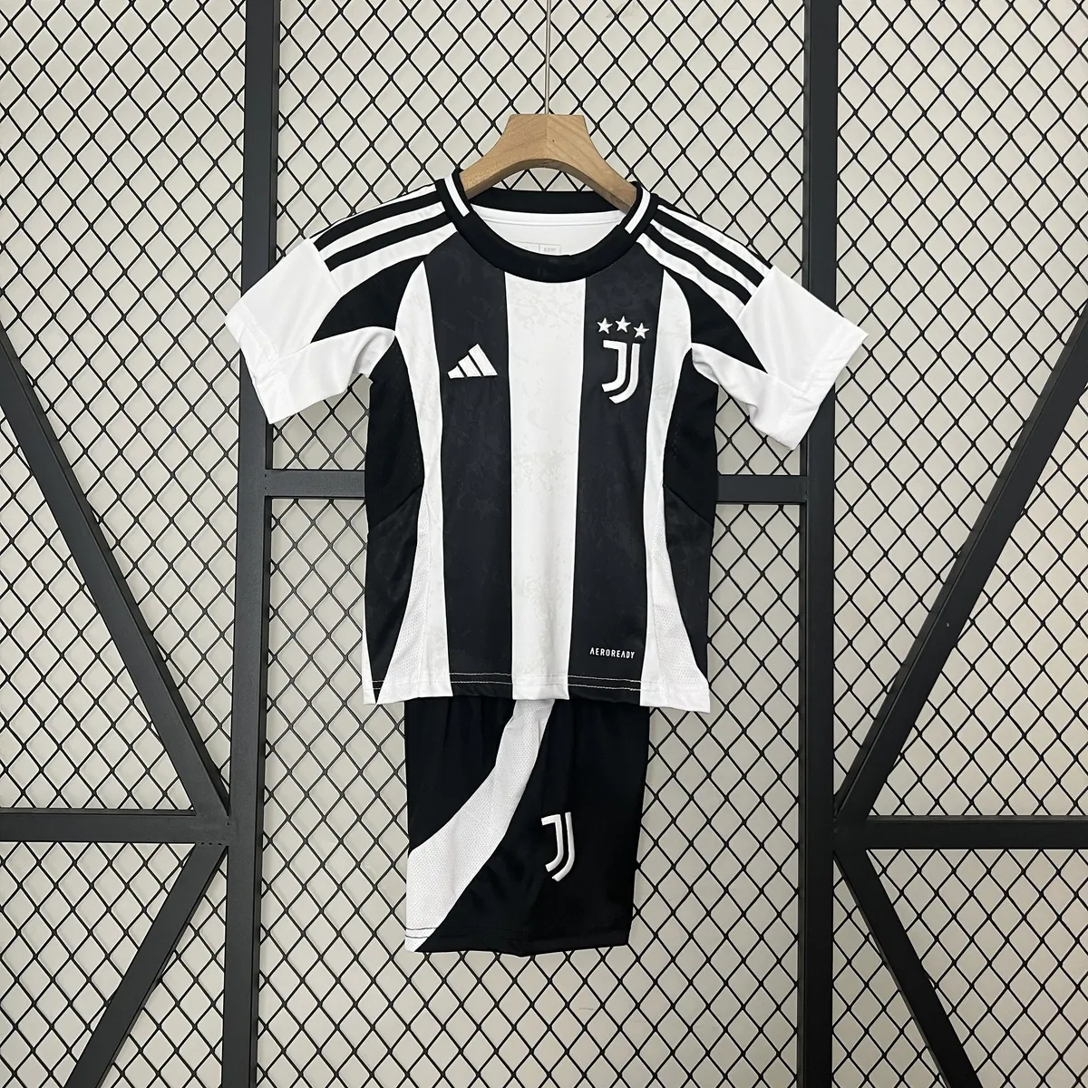 24-25 Juventus Home Kid Kits Youth Apparels AAAAJersey Wholesale Yupoo SIZE：16-28 4