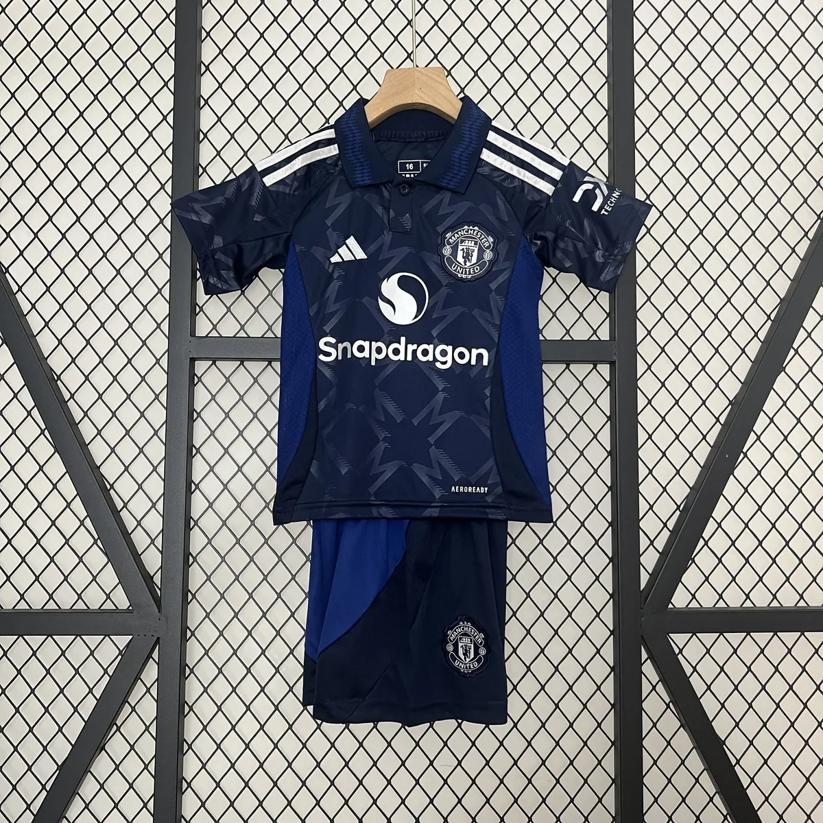 24-25 Manchester United Away Kid Kits Youth Apparels AAAAJersey Wholesale Yupoo 9
