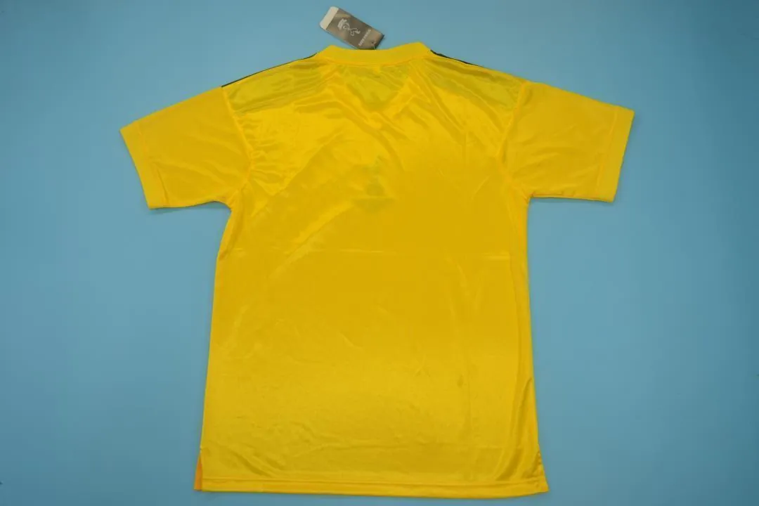 82-83 Tottenham Hotspur away yellow 4
