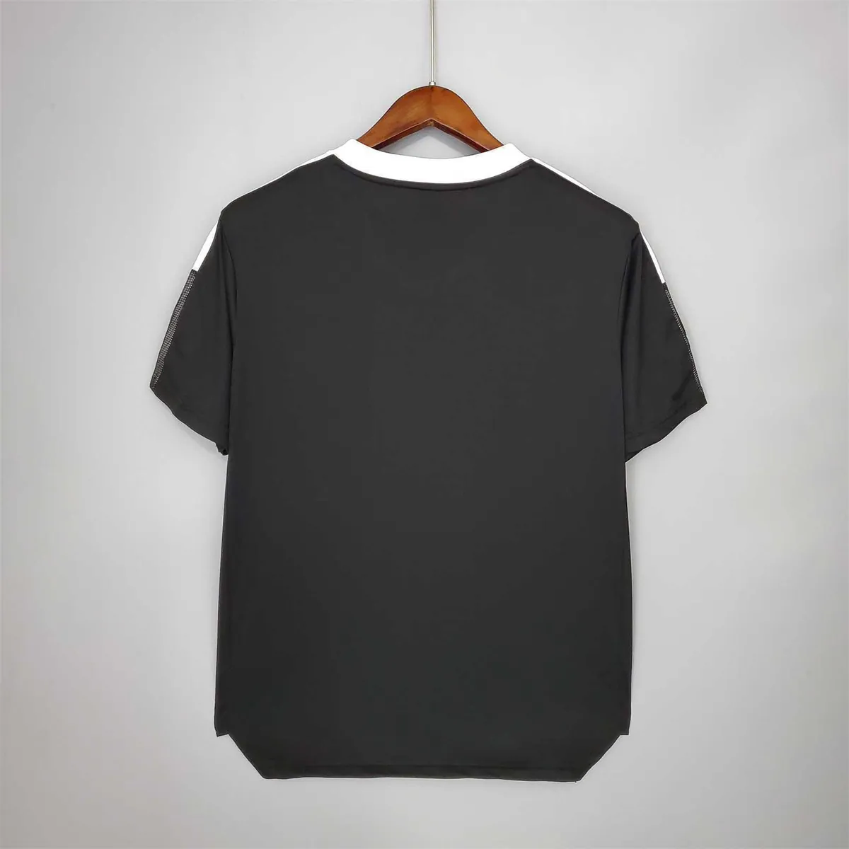 Colo-Colo 13-time champion version away 4