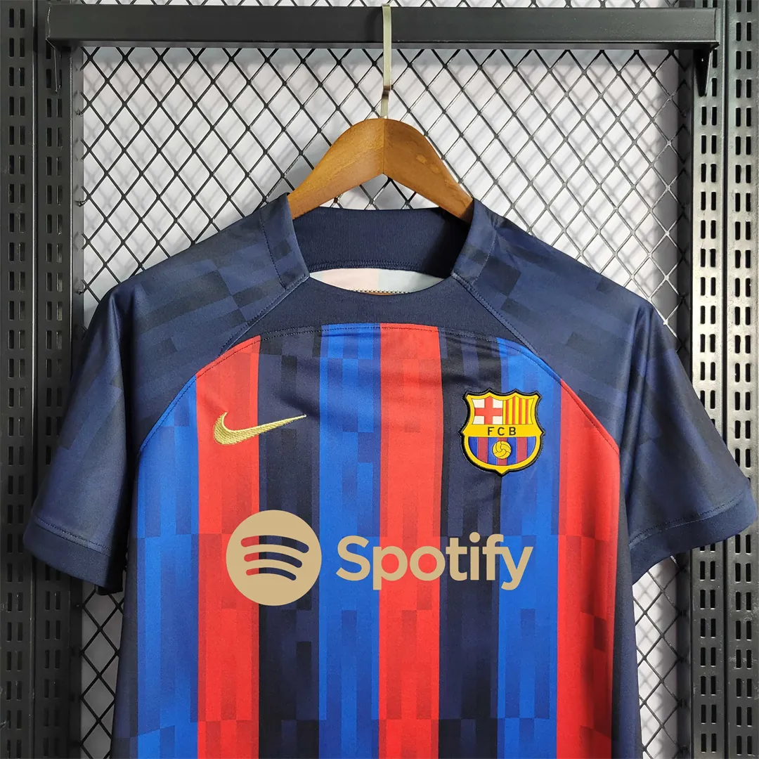 22-23 Barcelona home - 3 15
