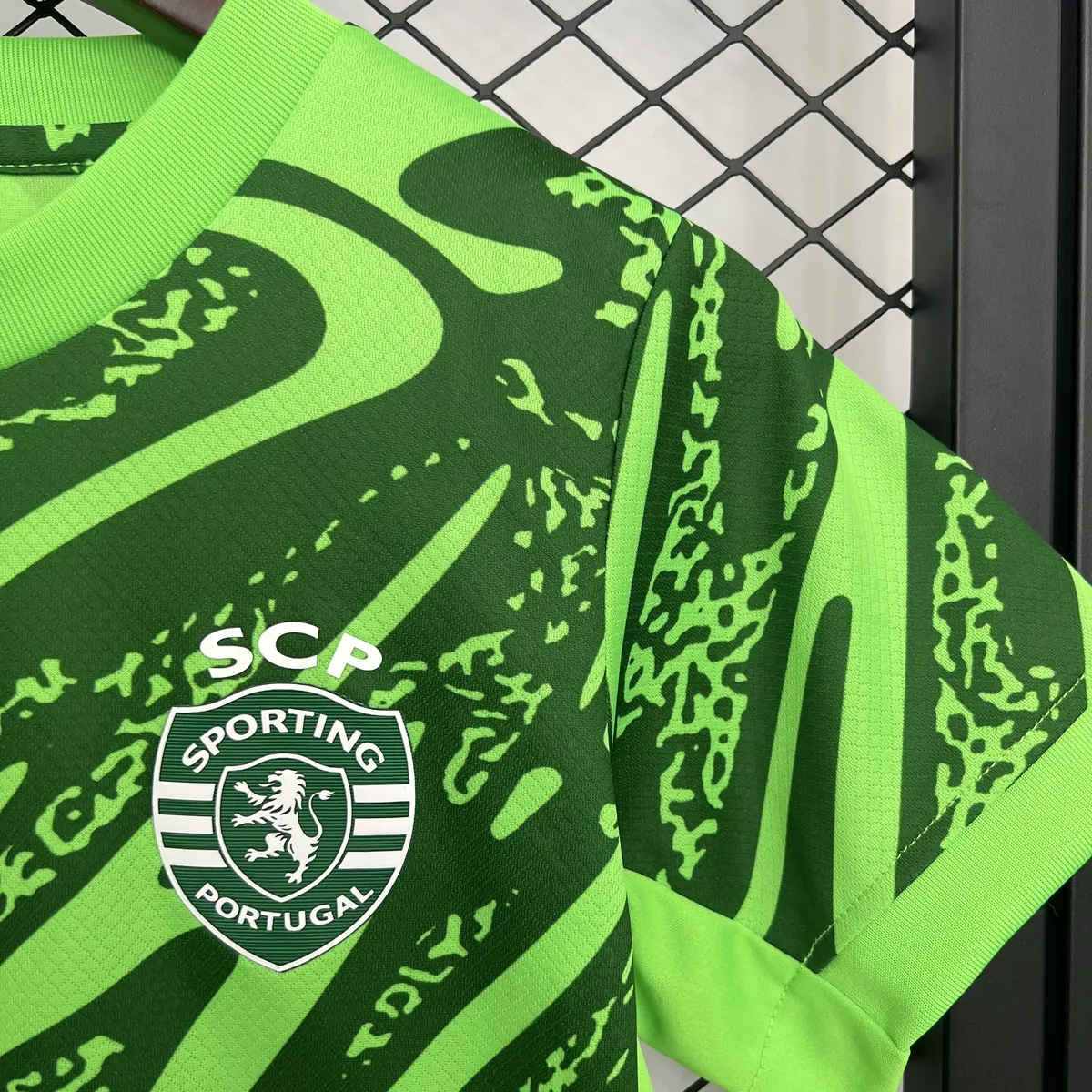 25-26 Sporting Lisbon Green Goalkeeper Kid Kits Youth Apparels Football AAAAJersey Supply Yupoo 3