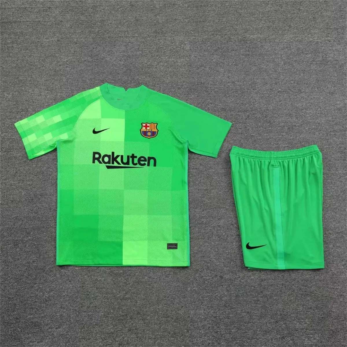 21-22 Barcelona green goalkeeper 4