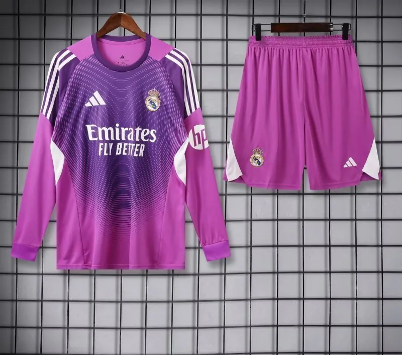 25-26 Real Madrid Goalkeeper Cheap Soccer AAAAJersey Yupoo 8
