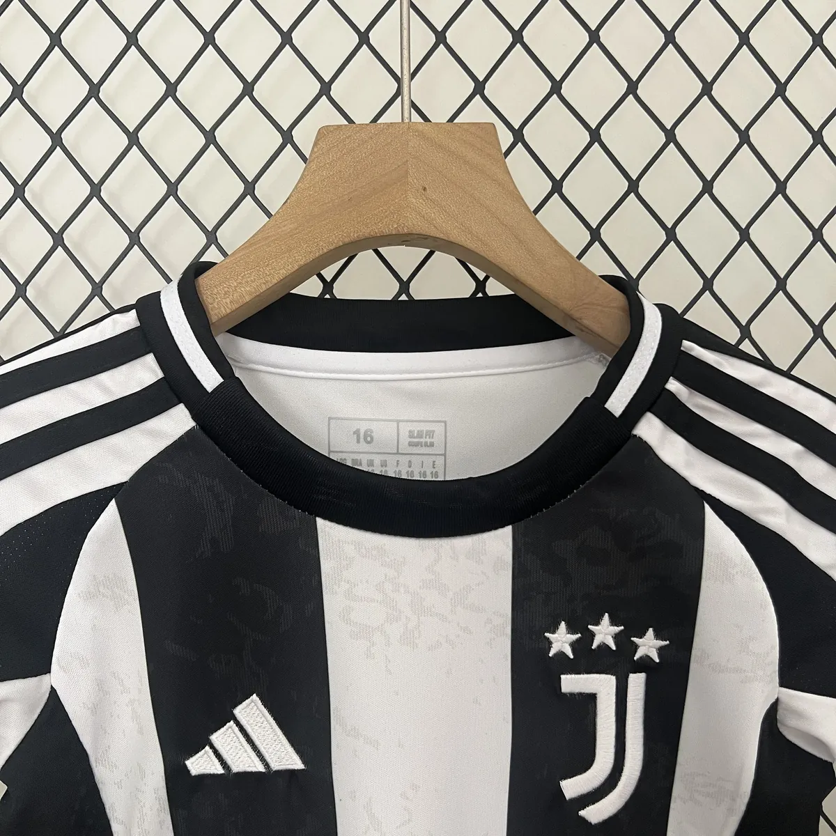 24-25 Juventus Home Kid Kits Youth Apparels AAAAJersey Wholesale Yupoo SIZE：16-28 1