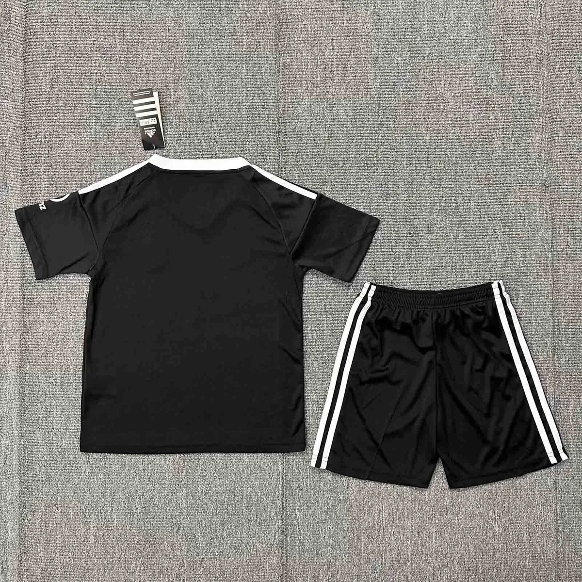 24-25 Bayern Munich Goalkeeper Black Kids Kits Youth Apparels AAAAJersey Supplier Yupoo 1