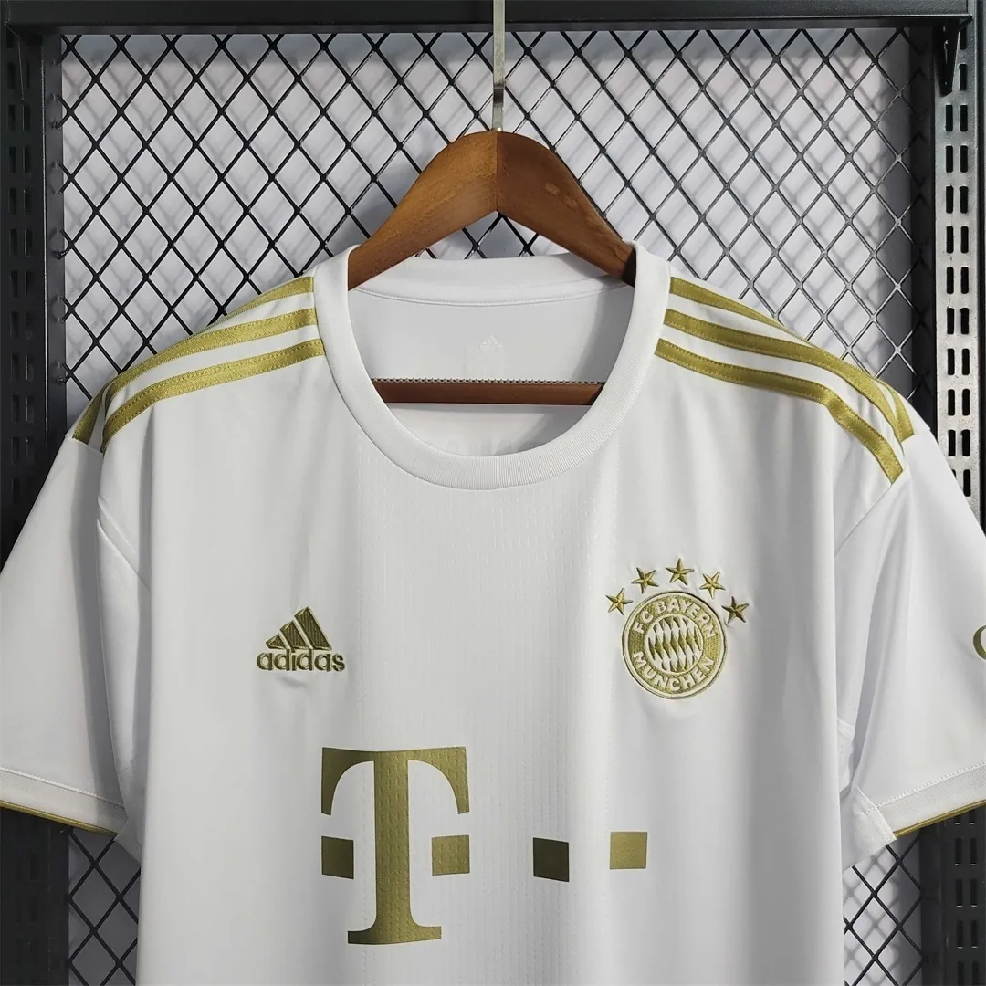 22-23 Bayern away 3