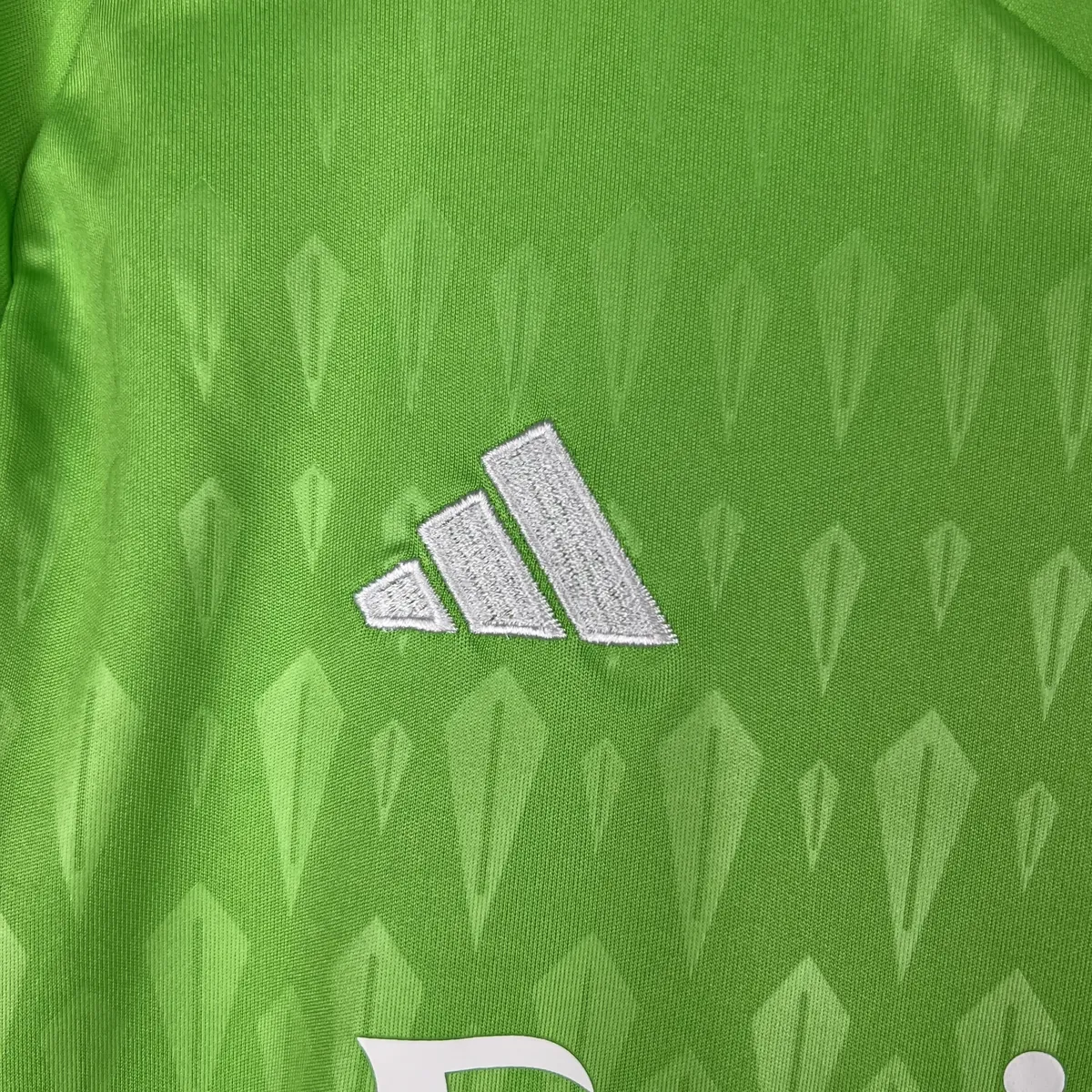 23-24 Kids Goalkeeper Real Madrid Green Size 16-28 2