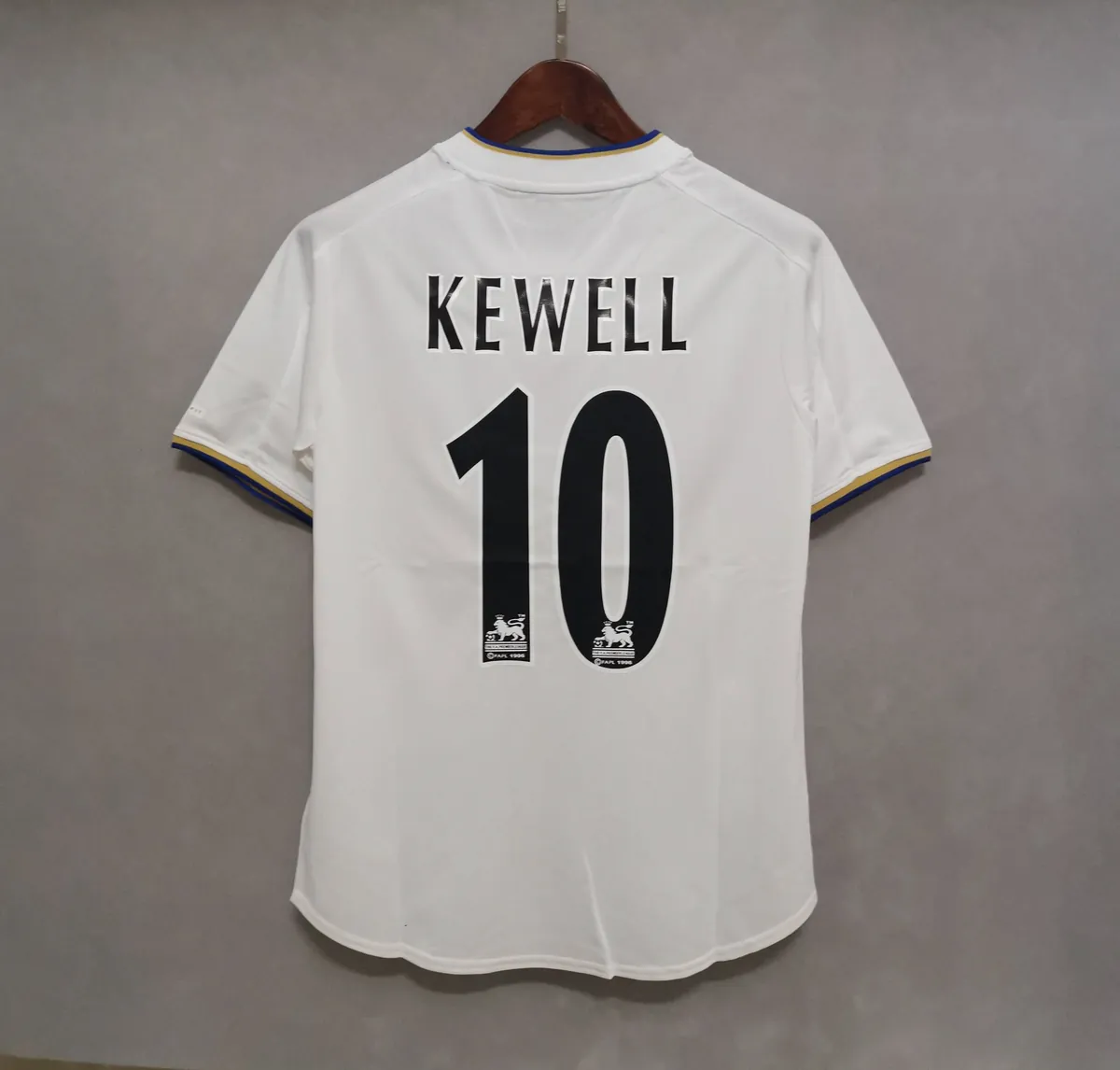00-01 Leeds United home 7
