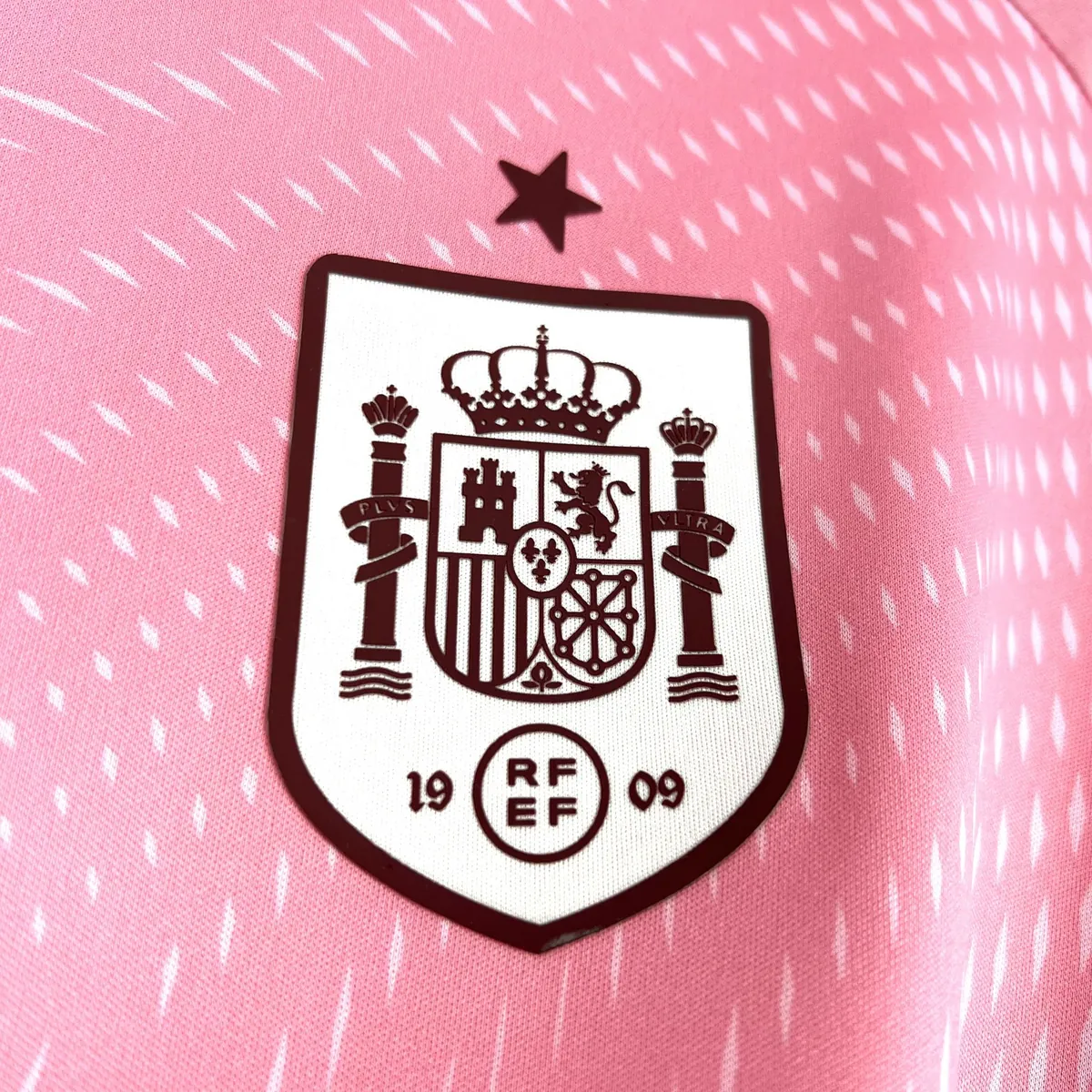 World Cup 2026 Spain Mens Goalkeeper Kit Football Pink T-Shirt AAAAJersey Supply Yupoo 7 2