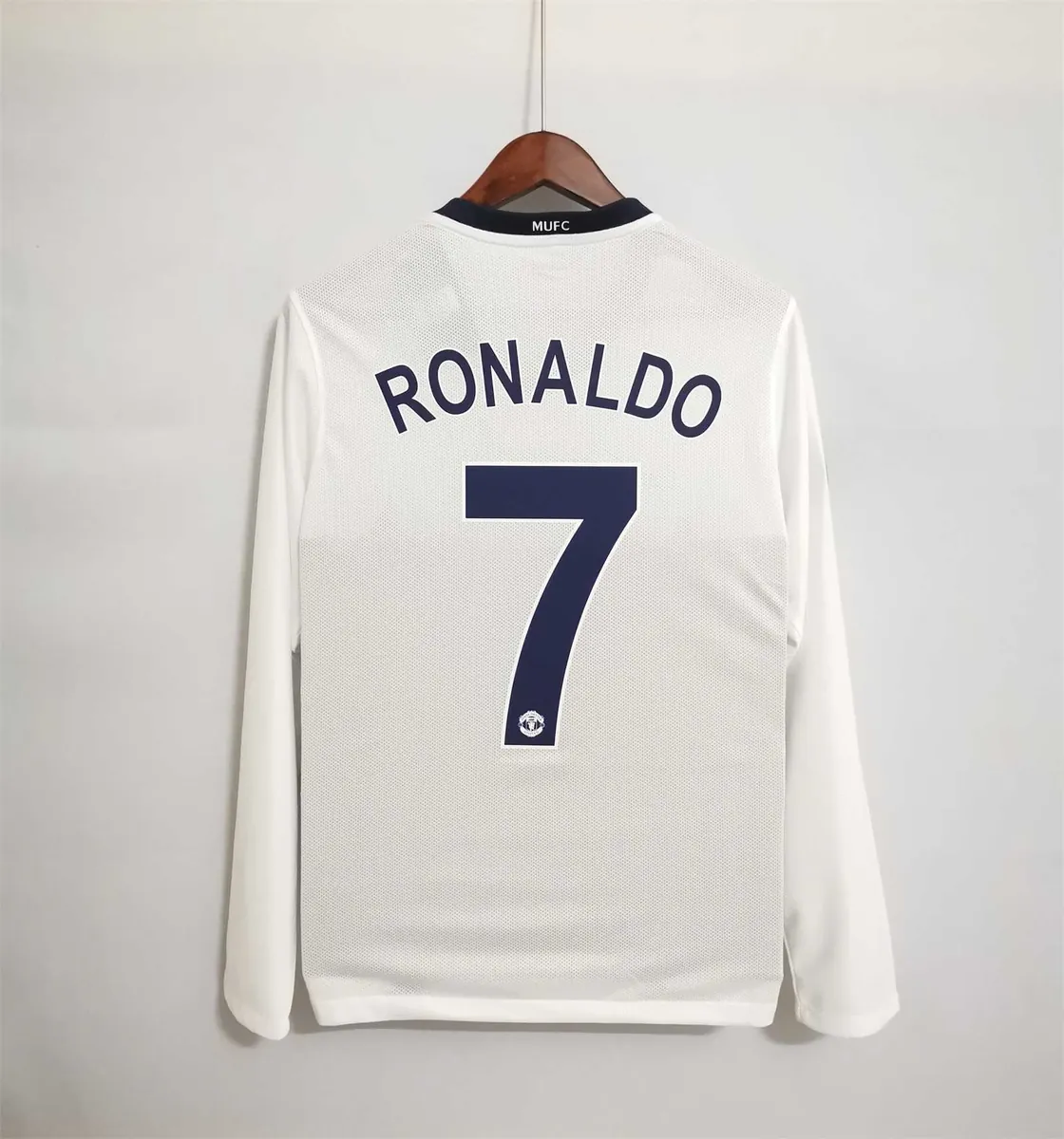 08-09 Manchester United away white UCL final long sleeve 3
