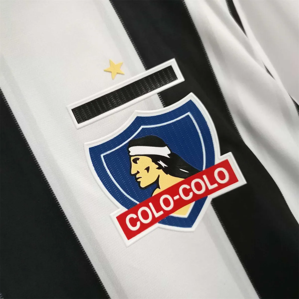 Colo Colo black and white vertical bars 4