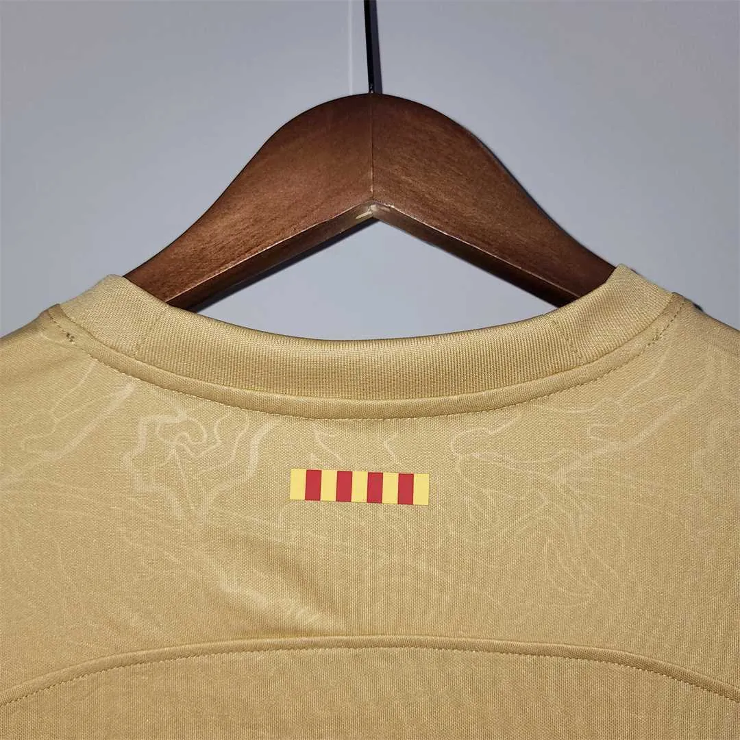 22-23 Barcelona away - 4 16