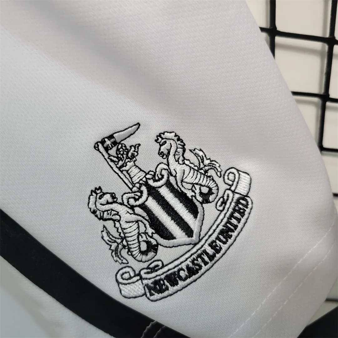 23-24 kids Newcastle away size 16-28 12