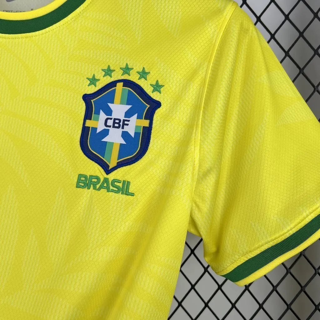 2025 Brazil Yellow Pigeon Special Edition Kit Football T-Shirt AAAAJersey Supply Yupoo 1