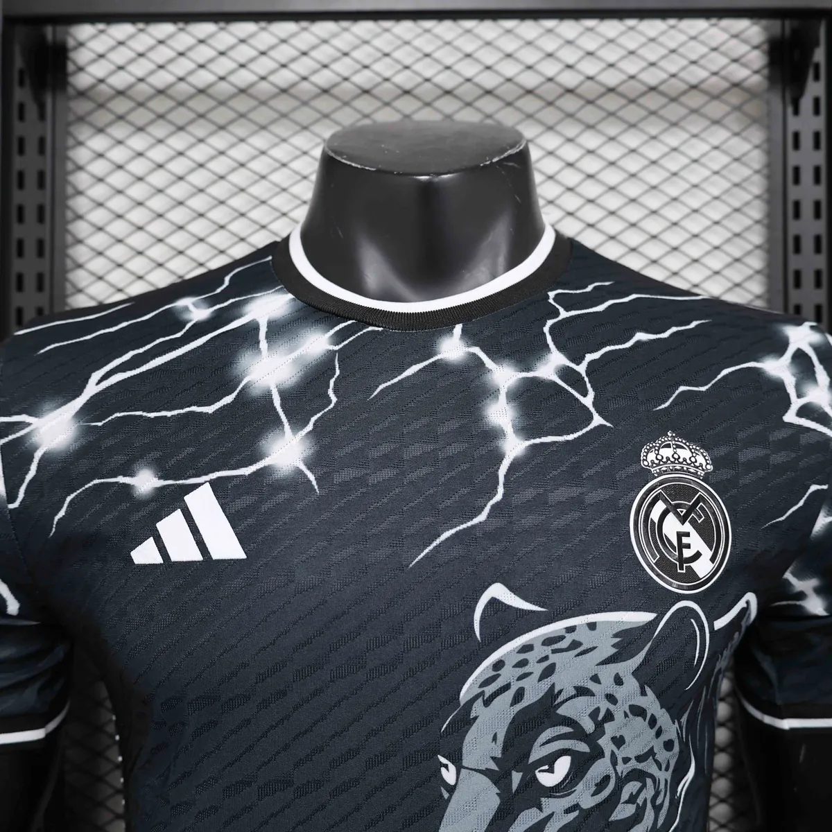 24-25 Real Madrid Black Jaguar Special Edition Player Version Shirt Soccer AAAAJersey Yupoo 1