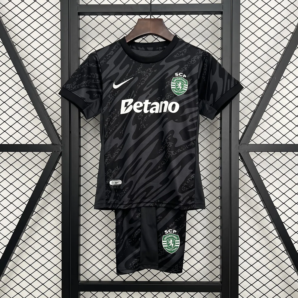 25-26 Sporting Lisbon Black Goalkeeper Kid Kits Youth Apparels Football AAAAJersey Supply Yupoo 6