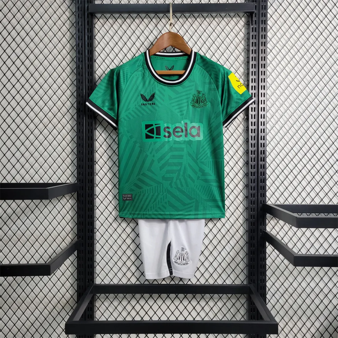23-24 kids Newcastle away size 16-28 13