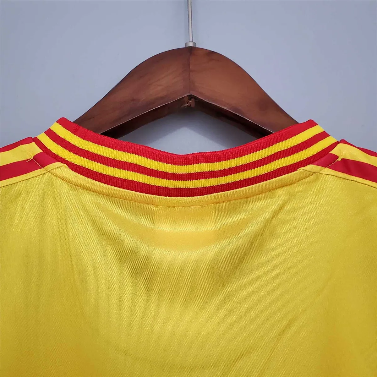 1990 Colombia home 6