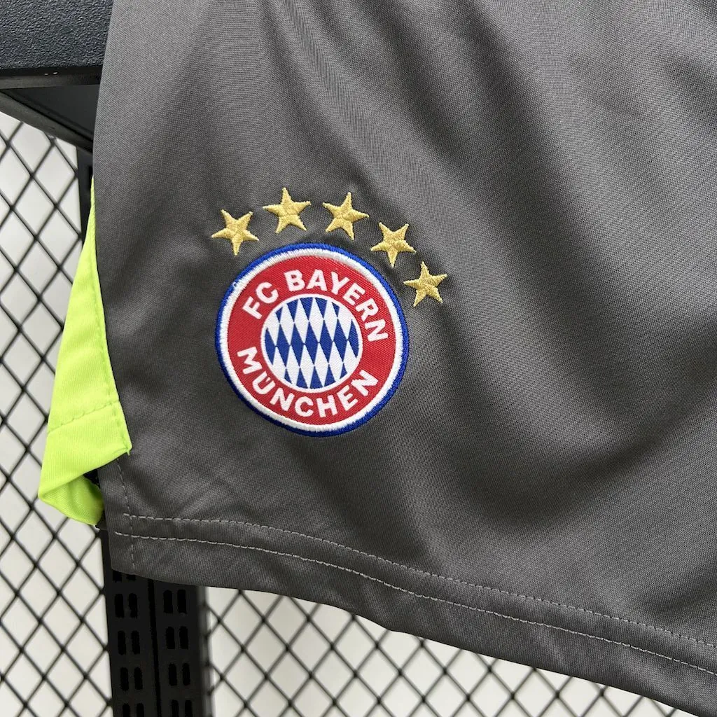 25-25 Bayern Munich Black Goalkeeper Kid Kits Youth Apparels AAAAJersey Wholesale Yupoo 6