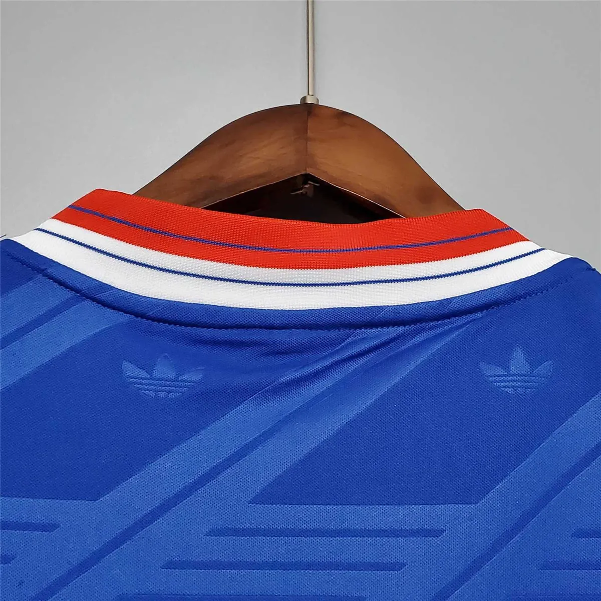 86-88 Manchester United away 3