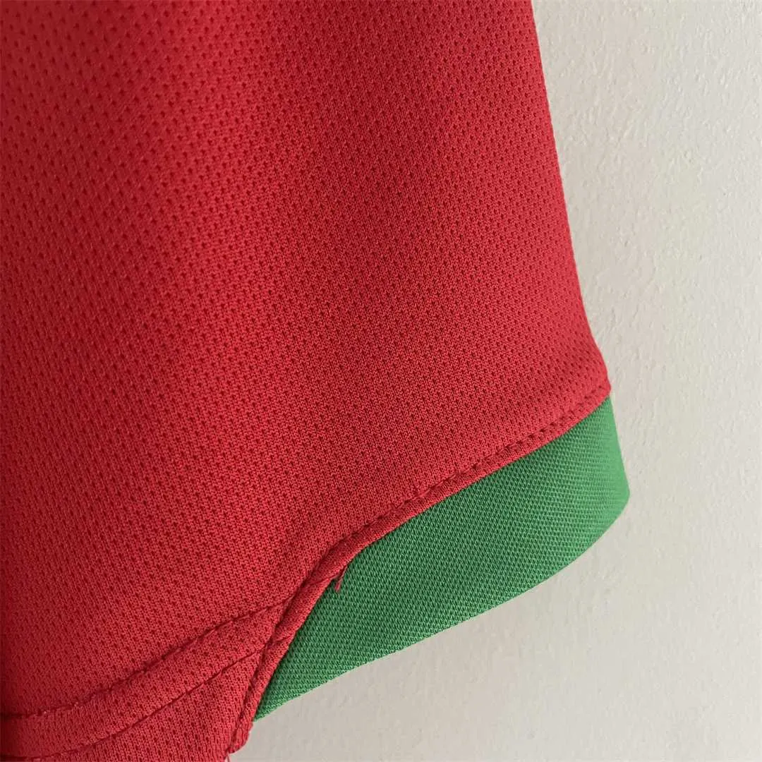 2006 Portugal home 4