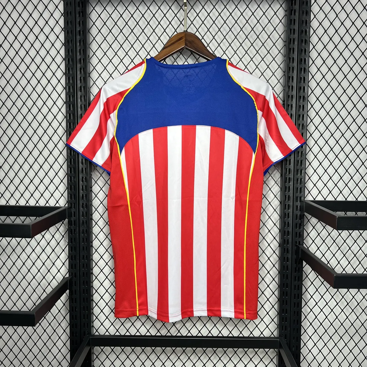 04-05 Atletico Madrid Home Kit Retro Football Vintage Uniform AAAAJersey Supply Yupoo 2